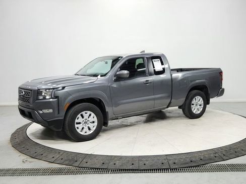 Used 2024 Nissan Frontier SV w/ SV Convenience Package image 3