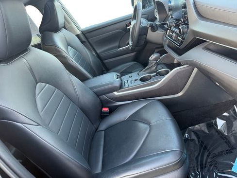 Used 2021 Toyota Highlander XLE image 15