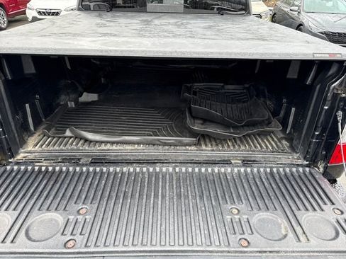 Used 2019 Nissan Titan SV image 9