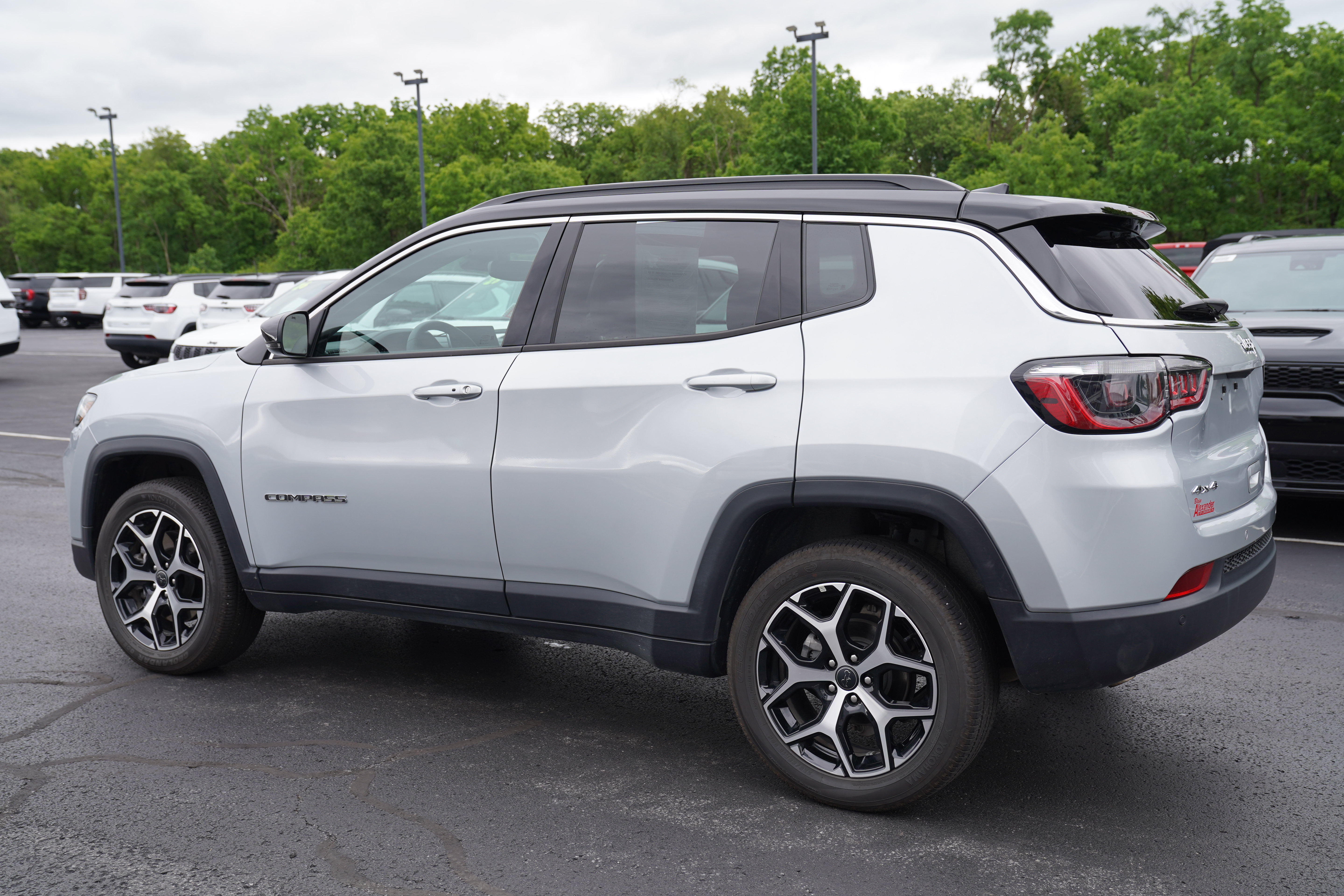 Used 2026 Jeep Compass Limited AWD/4WD image 8