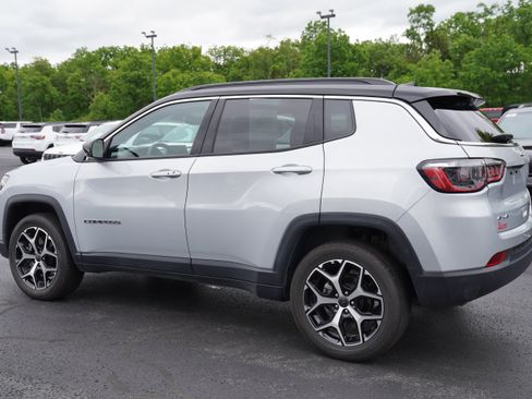 Used 2026 Jeep Compass Limited AWD/4WD image 8