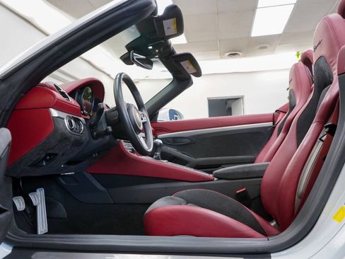 Used 2020 Porsche 718 Boxster Spyder RWD image 63