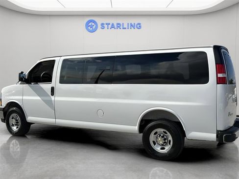 Used 2025 Chevrolet Express 3500 LT w/ LT Preferred Equipment Group image 4