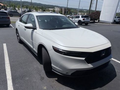 Used 2023 Honda Accord EX image 3