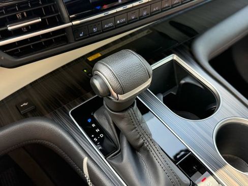Certified 2022 Toyota Sienna Platinum FWD image 26