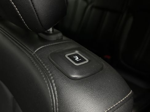 Used 2024 Jeep Wagoneer L Series II RWD image 32
