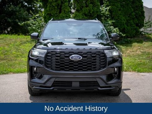 Used 2025 Ford Explorer ST-Line AWD/4WD image 2