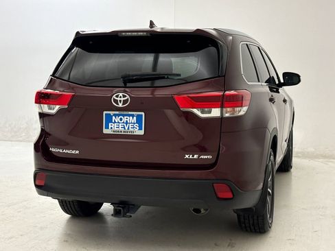 Used 2019 Toyota Highlander XLE AWD/4WD image 9