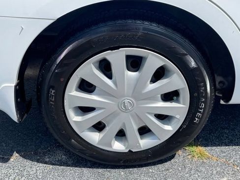 Used 2019 Nissan Versa SV FWD image 6