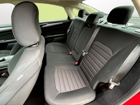 Used 2020 Ford Fusion SE image 18