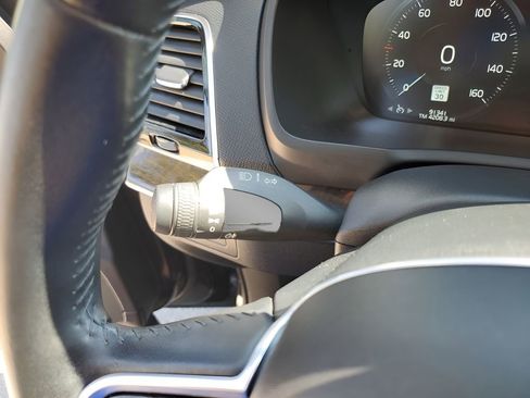 Used 2017 Volvo XC90 T5 Momentum w/ Vision Package image 32