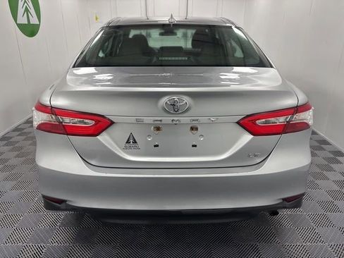 Used 2019 Toyota Camry LE image 5