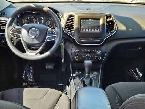 Used 2020 Jeep Cherokee Latitude AWD/4WD image 17