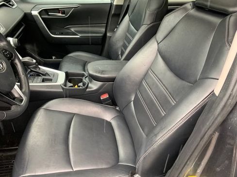 Used 2019 Toyota RAV4 XLE Premium w/ Cold Weather Package AWD/4WD image 18