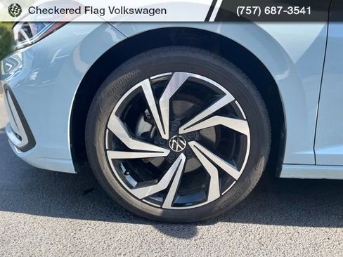 Used 2025 Volkswagen Jetta SEL FWD image 4
