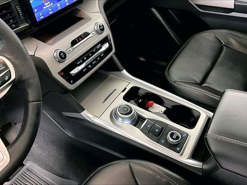 Used 2023 Ford Explorer XLT w/ Equipment Group 202A image 17