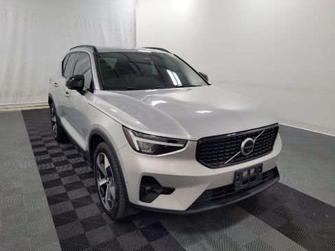 Used 2023 Volvo XC40 B4 Ultimate FWD image 13