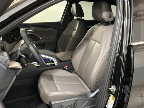 Used 2025 Audi Q5 Premium w/ Convenience Package image 7