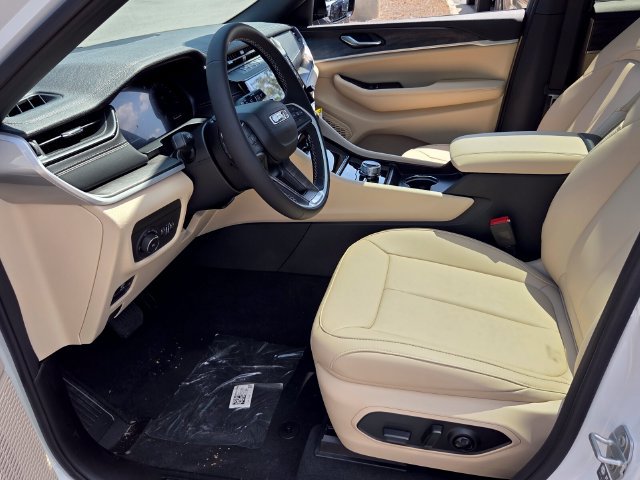 New 2027 Jeep Grand Cherokee Limited AWD/4WD image 14