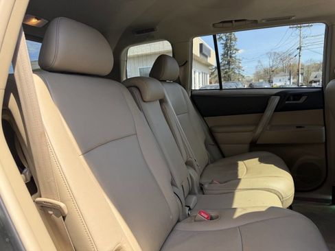 Used 2010 Toyota Highlander SE image 25