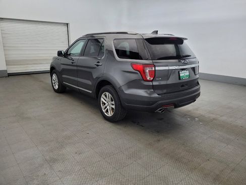 Used 2018 Ford Explorer XLT image 5
