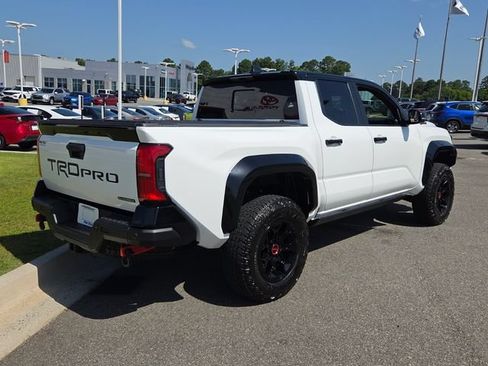 Used 2025 Toyota Tacoma TRD Pro AWD/4WD image 12