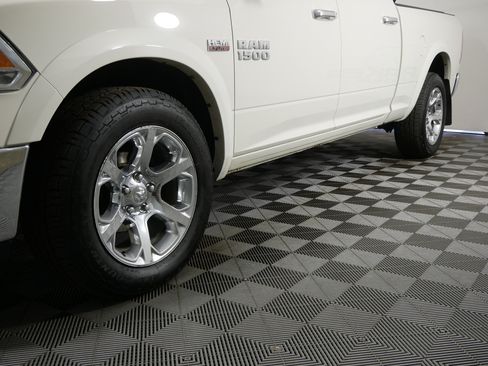 Used 2017 RAM 1500 Laramie AWD/4WD image 2