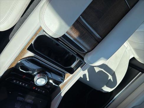 Certified 2025 Jeep Grand Wagoneer 4WD image 16