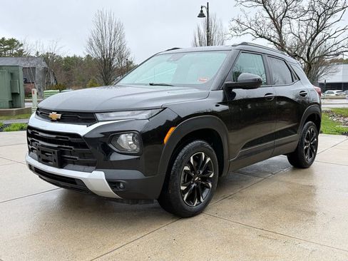 Used 2022 Chevrolet TrailBlazer LT w/ Convenience Package AWD/4WD image 2