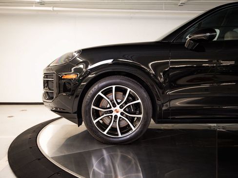 Certified 2026 Porsche Cayenne S AWD/4WD image 11