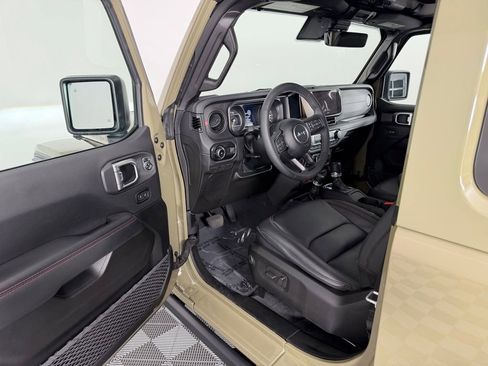 Used 2025 Jeep Wrangler Rubicon image 20