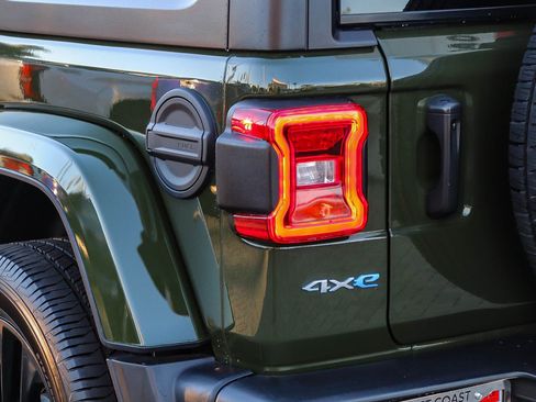 Used 2022 Jeep Wrangler Unlimited Sahara image 10