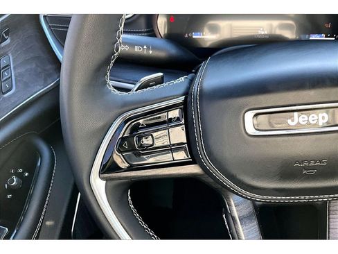 Certified 2024 Jeep Grand Cherokee Overland w/ Luxury Tech Group IV image 25