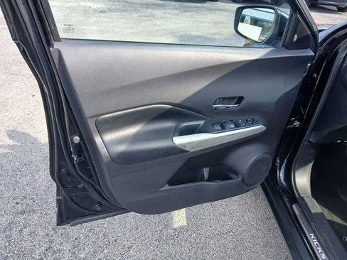 Used 2020 Nissan Kicks SR w/ SR Premium Package FWD image 13