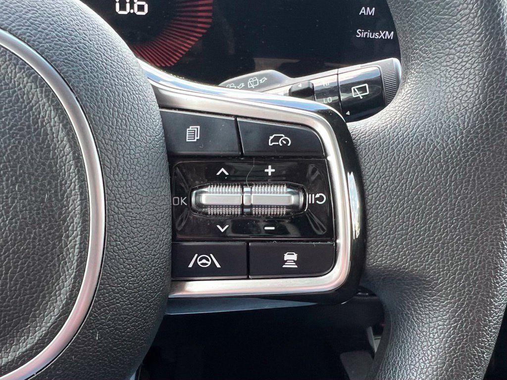 Used 2025 Kia Sorento LX FWD image 13