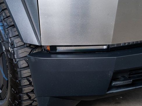 Used 2024 Tesla Cybertruck AWD Crew Cab image 19