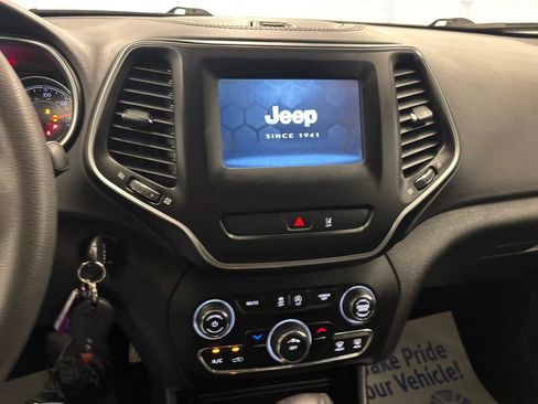 Used 2021 Jeep Cherokee Latitude FWD image 47