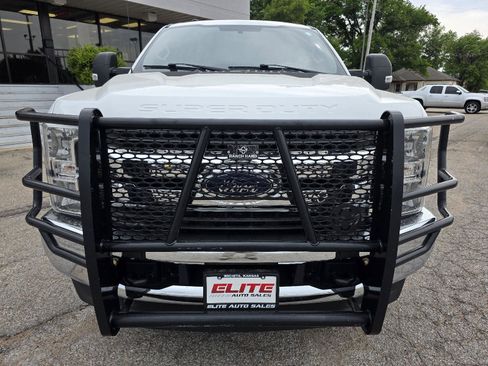 Used 2018 Ford F250 XLT w/ Snow Plow Prep Package AWD/4WD image 2