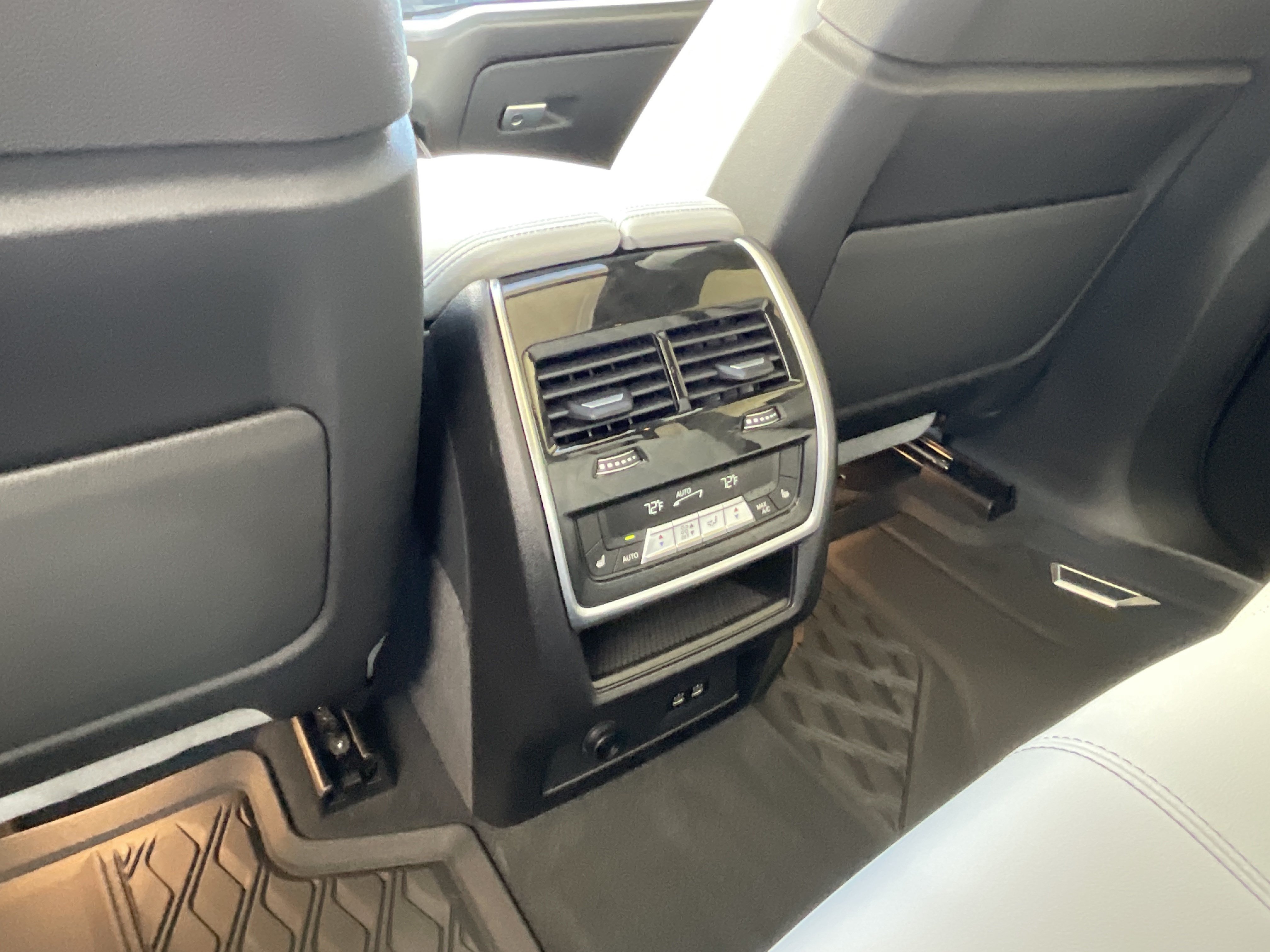 Certified 2025 BMW X5 sDrive40i w/ M Sport Package RWD image 25