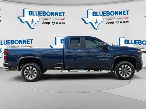 Used 2022 Chevrolet Silverado 2500 Custom w/ Custom Value Package RWD image 4