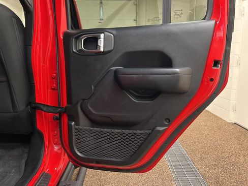 Used 2018 Jeep Wrangler Unlimited Sport S image 15