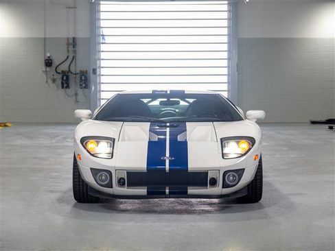 Used 2005 Ford GT image 2