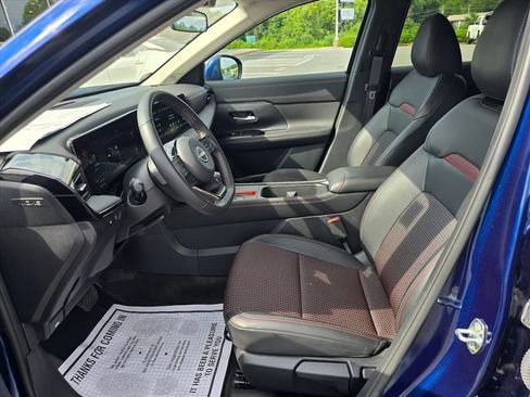Used 2025 Nissan Kicks SR FWD image 11