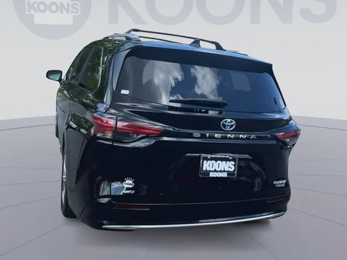 Used 2024 Toyota Sienna Platinum image 10