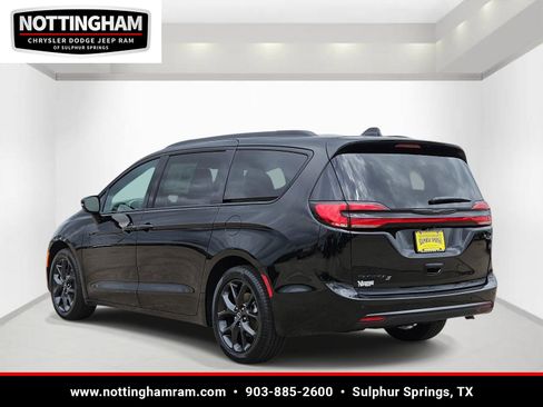 New 2026 Chrysler Pacifica Select w/ S Appearance Package image 3