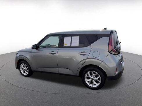 Used 2025 Kia Soul LX w/ LX Technology Package FWD image 10