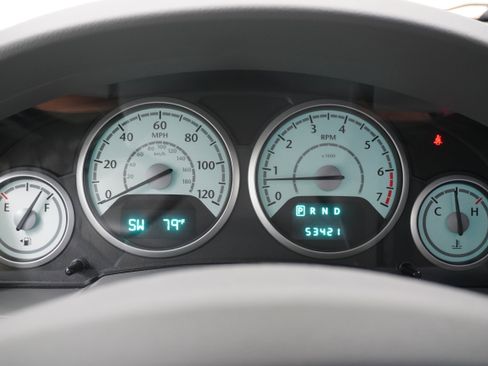 Used 2010 Chrysler Town & Country Touring image 18