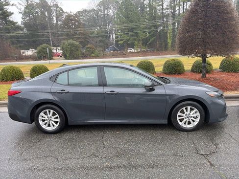 Used 2025 Toyota Camry LE image 5