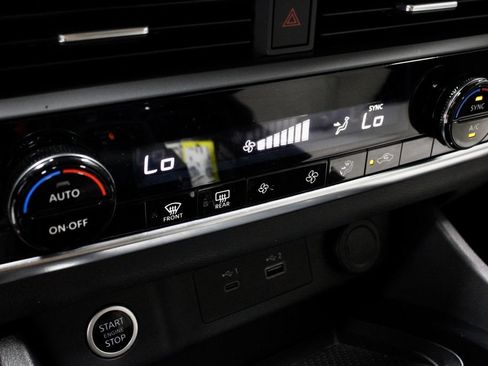 Certified 2023 Nissan Rogue SV FWD image 30