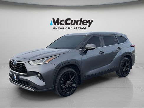 Used 2024 Toyota Highlander Platinum image 1